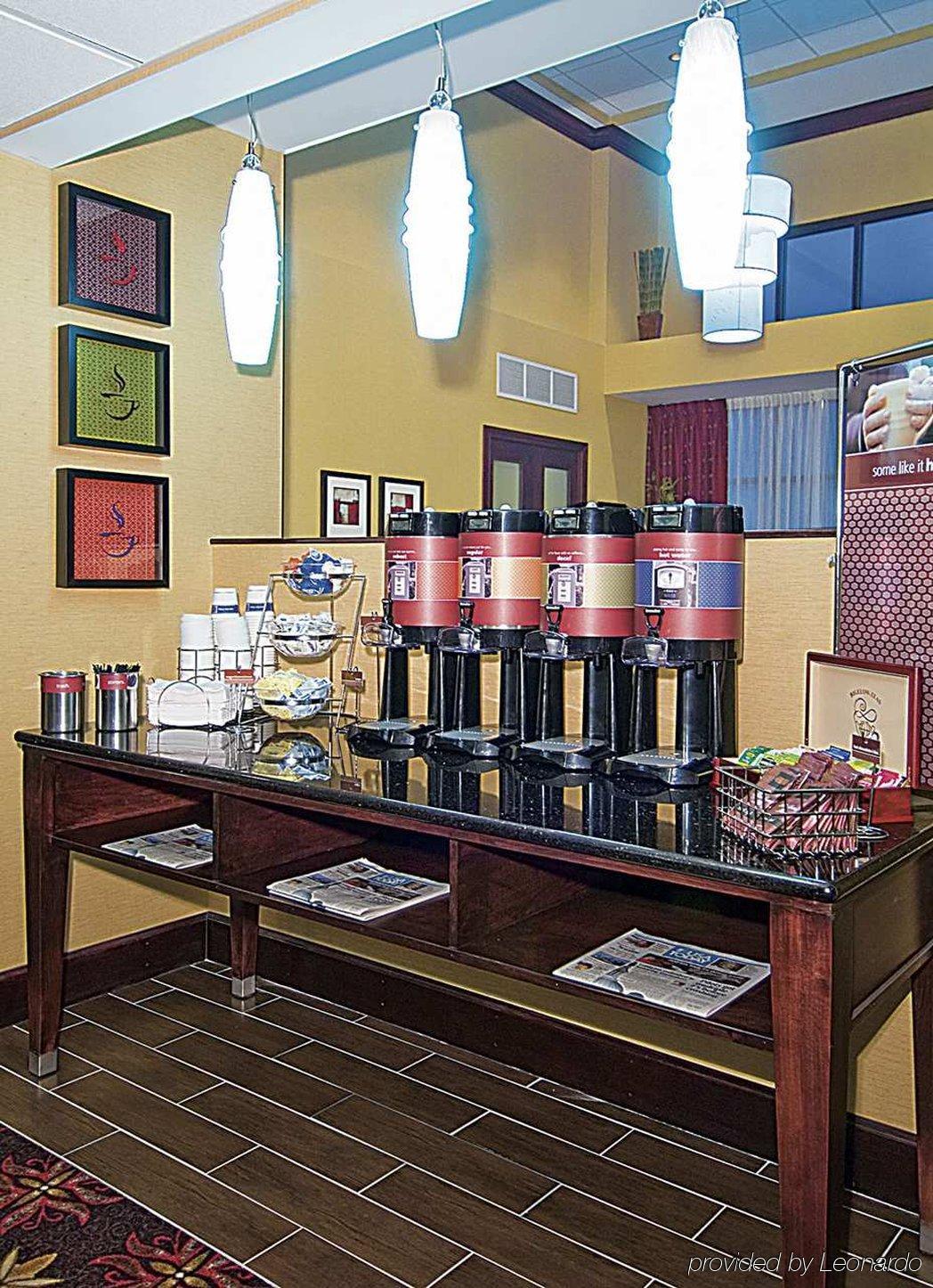 Hampton Inn & Suites Millington Restaurant photo