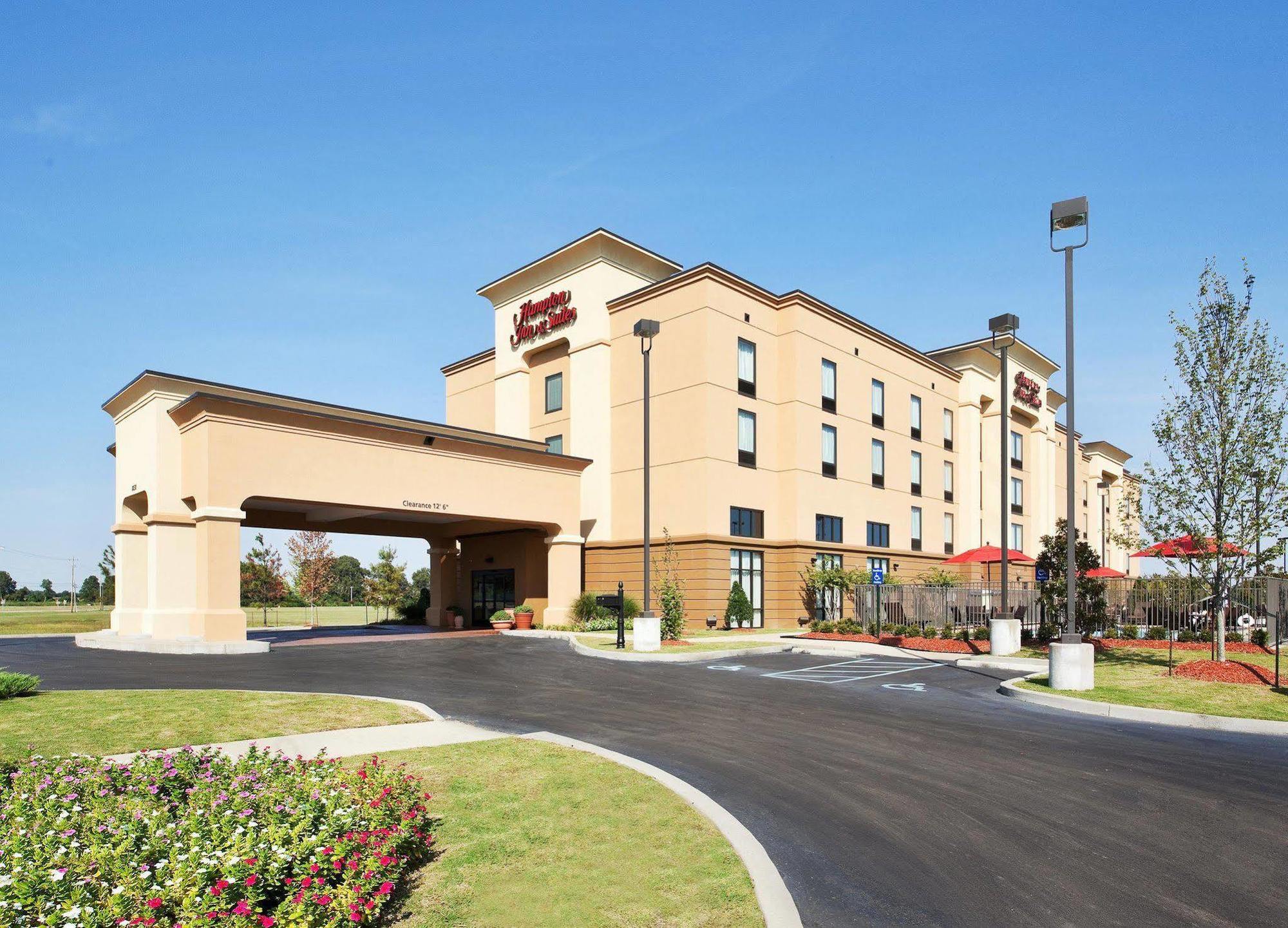 Hampton Inn & Suites Millington Exterior photo